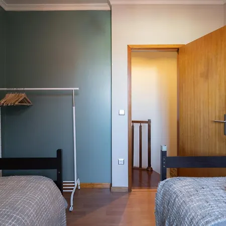 Host Wise - Lovely & Cozy House - Prime Location *