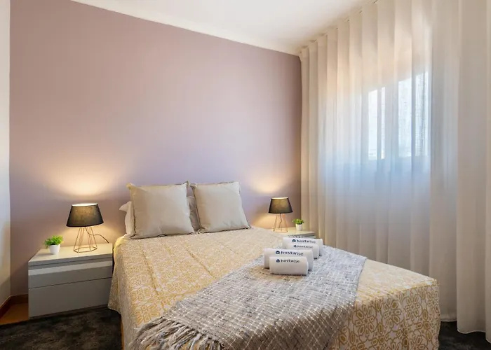 Host Wise - Lovely & Cozy House - Prime Location Semesterbostad