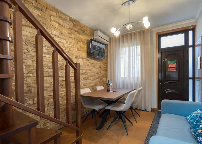 Host Wise - Lovely & Cozy House - Prime Location Сasa de vacaciones *