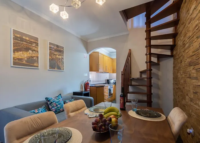 Host Wise - Lovely & Cozy House - Prime Location *