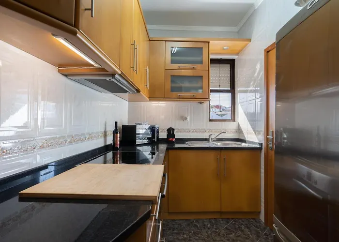 Host Wise - Lovely & Cozy House - Prime Location *