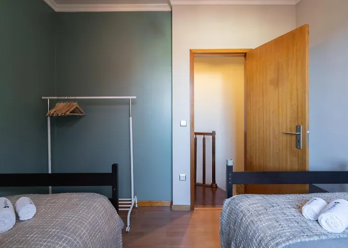 Host Wise - Lovely & Cozy House - Prime Location *