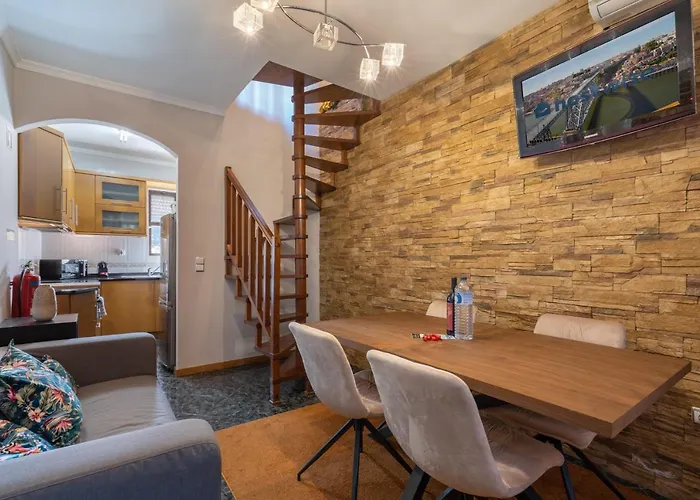 Semesterbostad Host Wise - Lovely & Cozy House - Prime Location *