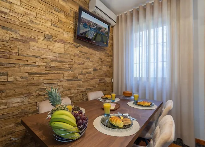 Semesterbostad Host Wise - Lovely & Cozy House - Prime Location *