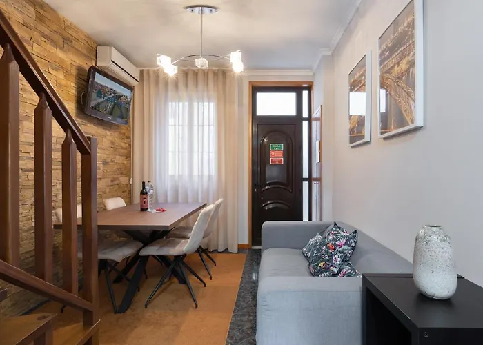 Host Wise - Lovely & Cozy House - Prime Location Semesterbostad *