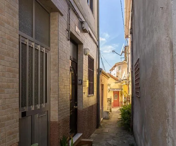 Host Wise - Lovely & Cozy House - Prime Location Semesterbostad